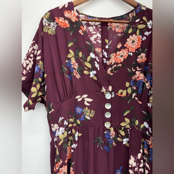Black Tape size XL Women’s Burgundy Floral Short Sleeve V-neck Dress - Picture 2 of 8